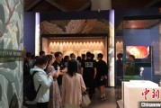 黄历日历百年典藏首渡重洋 124套英国工艺美术运动珍品亮相天津